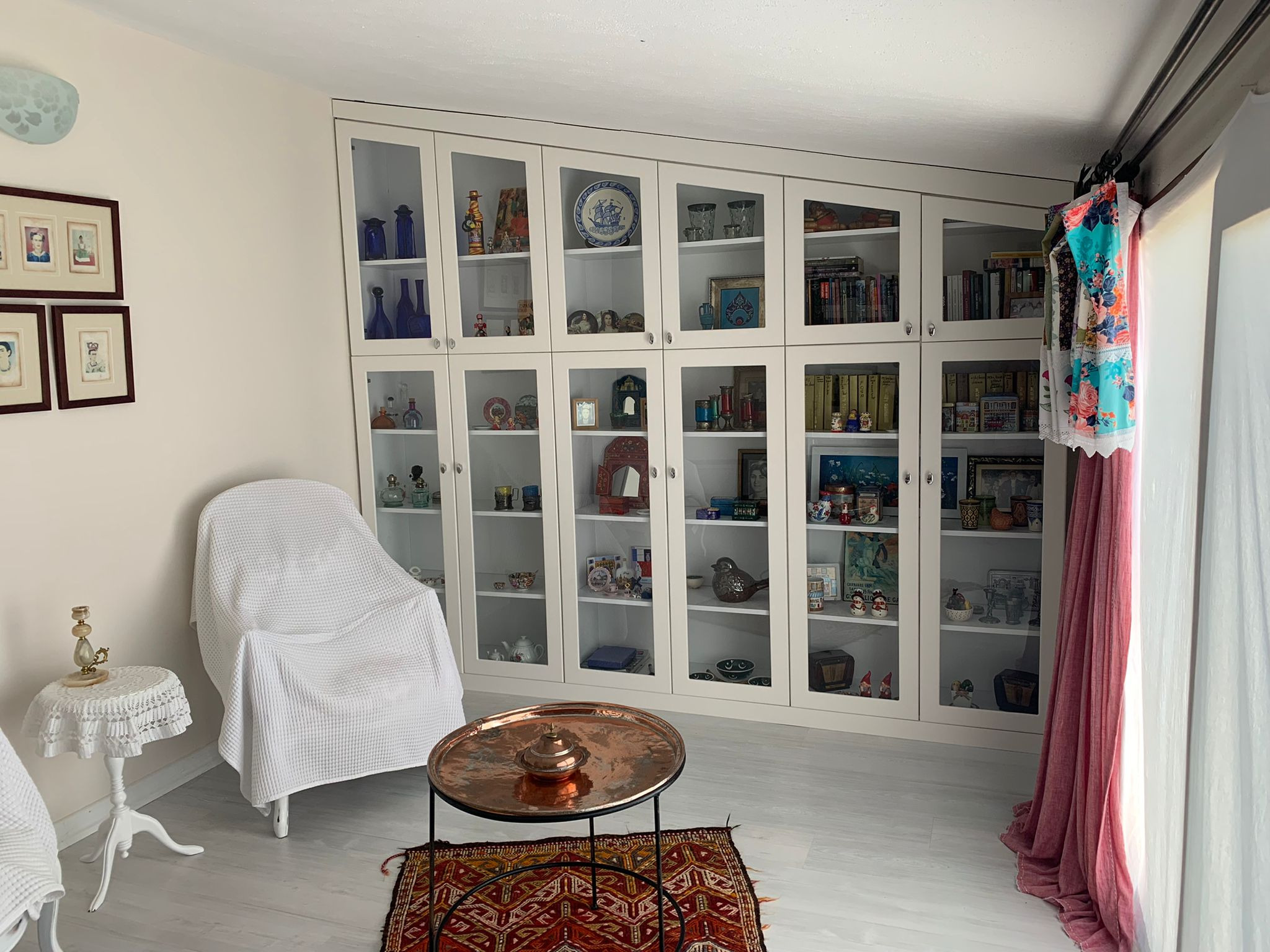  Vitrin Dolabı Çatı Katı